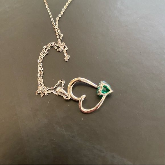 NWOB Silver Heart Necklace - Picture 6 of 10